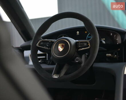 Красный Порше Тайкан, объемом двигателя 0 л и пробегом 8 тыс. км за 125500 $, фото 32 на Automoto.ua