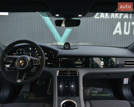 Красный Порше Тайкан, объемом двигателя 0 л и пробегом 8 тыс. км за 125500 $, фото 33 на Automoto.ua