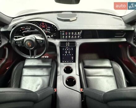 Красный Порше Тайкан, объемом двигателя 0 л и пробегом 35 тыс. км за 63000 $, фото 24 на Automoto.ua