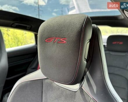 Красный Порше Тайкан, объемом двигателя 0 л и пробегом 60 тыс. км за 73800 $, фото 53 на Automoto.ua