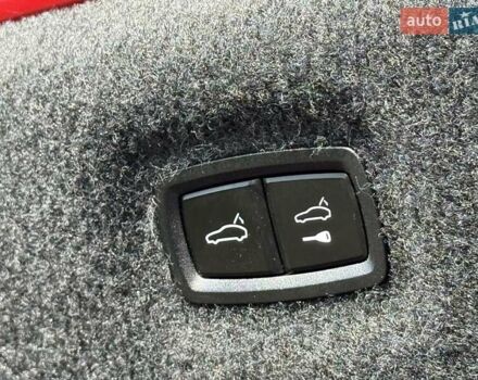 Красный Порше Тайкан, объемом двигателя 0 л и пробегом 60 тыс. км за 73800 $, фото 40 на Automoto.ua