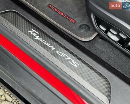 Красный Порше Тайкан, объемом двигателя 0 л и пробегом 60 тыс. км за 73800 $, фото 84 на Automoto.ua
