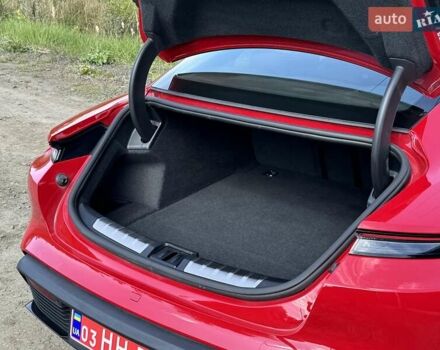 Красный Порше Тайкан, объемом двигателя 0 л и пробегом 60 тыс. км за 73800 $, фото 37 на Automoto.ua