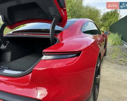 Красный Порше Тайкан, объемом двигателя 0 л и пробегом 60 тыс. км за 73800 $, фото 35 на Automoto.ua