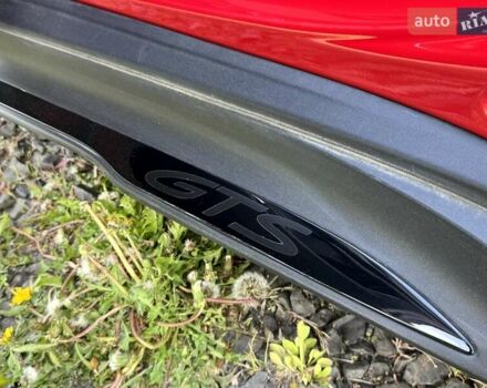 Красный Порше Тайкан, объемом двигателя 0 л и пробегом 60 тыс. км за 73800 $, фото 72 на Automoto.ua