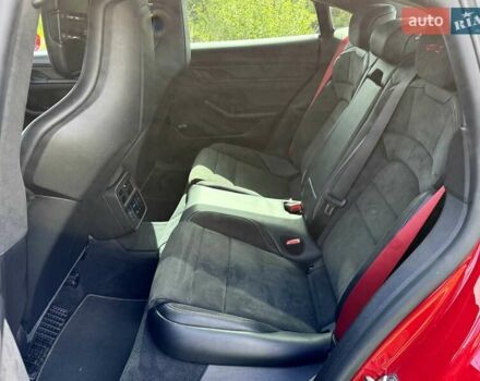 Красный Порше Тайкан, объемом двигателя 0 л и пробегом 60 тыс. км за 73800 $, фото 66 на Automoto.ua