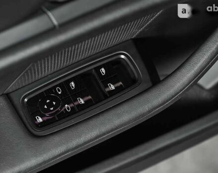 Порше Тайкан, объемом двигателя 0 л и пробегом 38 тыс. км за 68900 $, фото 24 на Automoto.ua