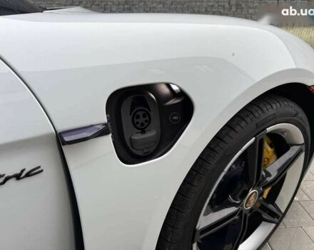 Порше Тайкан, объемом двигателя 0 л и пробегом 43 тыс. км за 71000 $, фото 13 на Automoto.ua