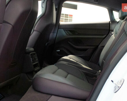 Порше Тайкан, объемом двигателя 0 л и пробегом 0 тыс. км за 112146 $, фото 10 на Automoto.ua