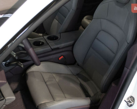 Порше Тайкан, объемом двигателя 0 л и пробегом 0 тыс. км за 100341 $, фото 8 на Automoto.ua