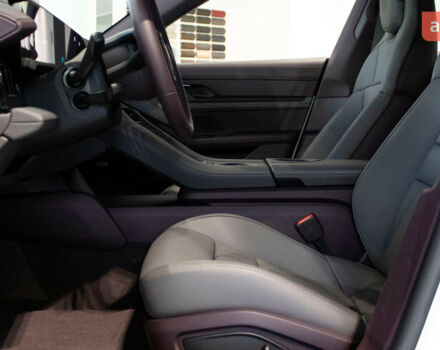 Порше Тайкан, объемом двигателя 0 л и пробегом 0 тыс. км за 112146 $, фото 7 на Automoto.ua