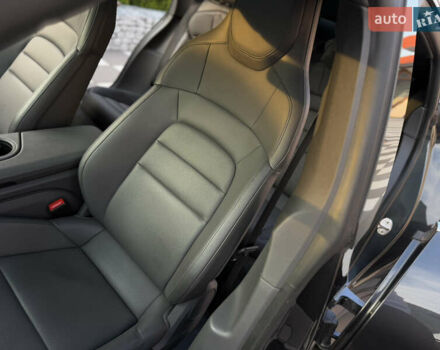 Серый Порше Тайкан, объемом двигателя 0 л и пробегом 129 тыс. км за 53500 $, фото 56 на Automoto.ua