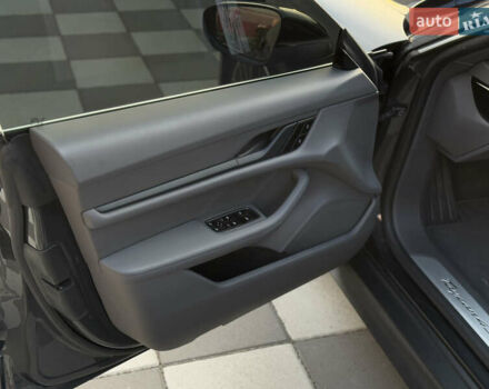 Серый Порше Тайкан, объемом двигателя 0 л и пробегом 129 тыс. км за 53500 $, фото 49 на Automoto.ua