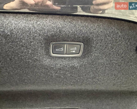 Сірий Порше Тайкан, об'ємом двигуна 0 л та пробігом 147 тис. км за 69890 $, фото 55 на Automoto.ua