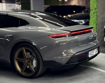 Серый Порше Тайкан, объемом двигателя 0 л и пробегом 75 тыс. км за 65000 $, фото 6 на Automoto.ua