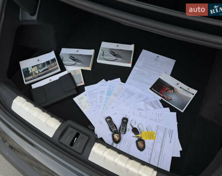 Серый Порше Тайкан, объемом двигателя 0 л и пробегом 129 тыс. км за 53500 $, фото 97 на Automoto.ua