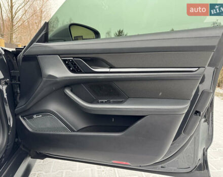 Серый Порше Тайкан, объемом двигателя 0 л и пробегом 24 тыс. км за 100000 $, фото 29 на Automoto.ua