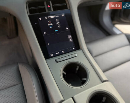 Серый Порше Тайкан, объемом двигателя 0 л и пробегом 129 тыс. км за 53500 $, фото 75 на Automoto.ua