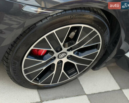 Серый Порше Тайкан, объемом двигателя 0 л и пробегом 129 тыс. км за 53500 $, фото 47 на Automoto.ua