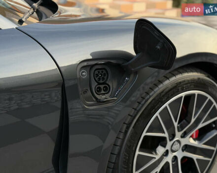 Серый Порше Тайкан, объемом двигателя 0 л и пробегом 129 тыс. км за 53500 $, фото 33 на Automoto.ua