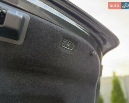 Серый Порше Тайкан, объемом двигателя 0 л и пробегом 129 тыс. км за 53500 $, фото 44 на Automoto.ua