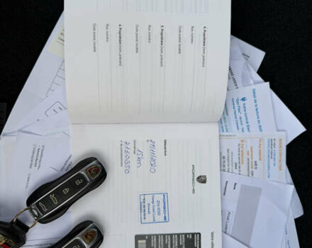 Серый Порше Тайкан, объемом двигателя 0 л и пробегом 129 тыс. км за 53500 $, фото 100 на Automoto.ua