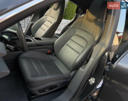 Серый Порше Тайкан, объемом двигателя 0 л и пробегом 129 тыс. км за 53500 $, фото 52 на Automoto.ua