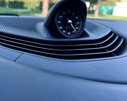 Серый Порше Тайкан, объемом двигателя 0.56 л и пробегом 29 тыс. км за 100000 $, фото 9 на Automoto.ua