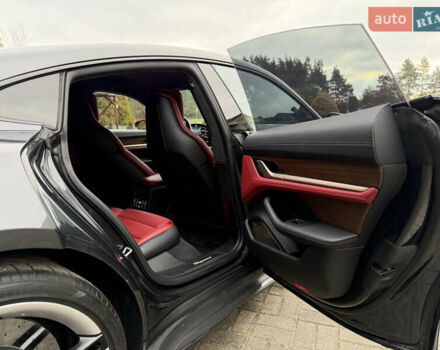 Сірий Порше Тайкан, об'ємом двигуна 0 л та пробігом 147 тис. км за 69890 $, фото 56 на Automoto.ua