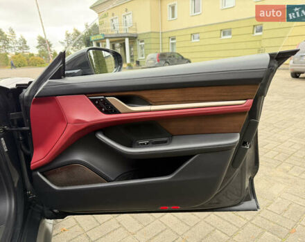 Сірий Порше Тайкан, об'ємом двигуна 0 л та пробігом 147 тис. км за 69890 $, фото 60 на Automoto.ua