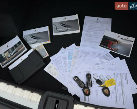 Серый Порше Тайкан, объемом двигателя 0 л и пробегом 129 тыс. км за 53500 $, фото 98 на Automoto.ua