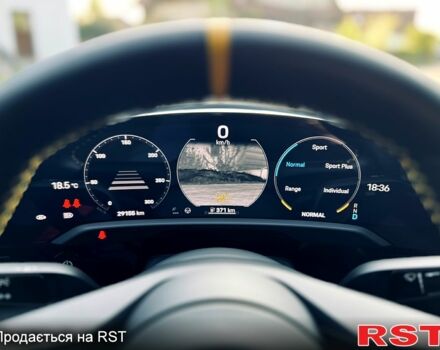 Серый Порше Тайкан, объемом двигателя 0.56 л и пробегом 29 тыс. км за 100000 $, фото 4 на Automoto.ua