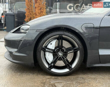Серый Порше Тайкан, объемом двигателя 0 л и пробегом 69 тыс. км за 52000 $, фото 7 на Automoto.ua