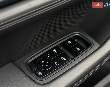 Серый Порше Тайкан, объемом двигателя 0 л и пробегом 69 тыс. км за 52000 $, фото 15 на Automoto.ua