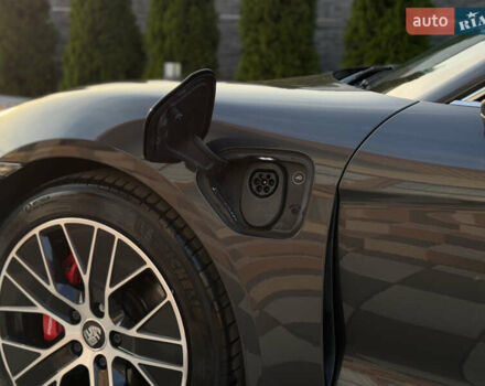 Серый Порше Тайкан, объемом двигателя 0 л и пробегом 129 тыс. км за 53500 $, фото 34 на Automoto.ua