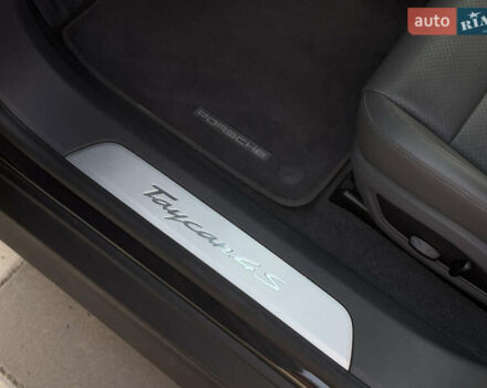 Серый Порше Тайкан, объемом двигателя 0 л и пробегом 129 тыс. км за 53500 $, фото 40 на Automoto.ua