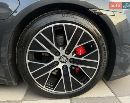 Серый Порше Тайкан, объемом двигателя 0 л и пробегом 129 тыс. км за 53500 $, фото 45 на Automoto.ua