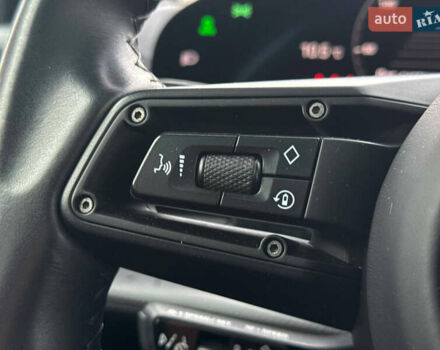 Серый Порше Тайкан, объемом двигателя 0 л и пробегом 69 тыс. км за 52000 $, фото 27 на Automoto.ua