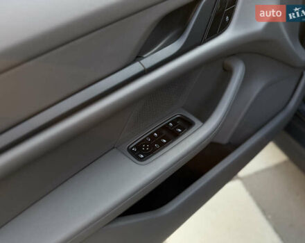 Серый Порше Тайкан, объемом двигателя 0 л и пробегом 129 тыс. км за 53500 $, фото 50 на Automoto.ua