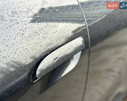 Серый Порше Тайкан, объемом двигателя 0 л и пробегом 69 тыс. км за 52000 $, фото 9 на Automoto.ua