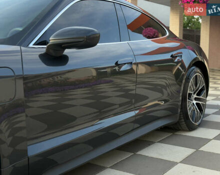 Серый Порше Тайкан, объемом двигателя 0 л и пробегом 129 тыс. км за 53500 $, фото 17 на Automoto.ua