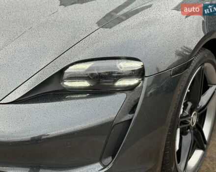 Серый Порше Тайкан, объемом двигателя 0 л и пробегом 69 тыс. км за 52000 $, фото 6 на Automoto.ua