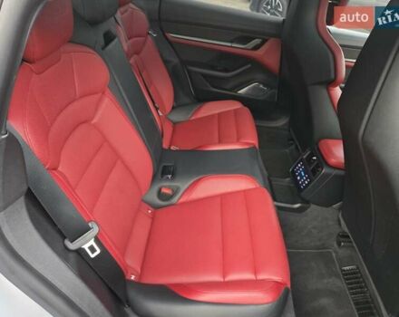 Серый Порше Тайкан, объемом двигателя 0 л и пробегом 89 тыс. км за 83888 $, фото 45 на Automoto.ua