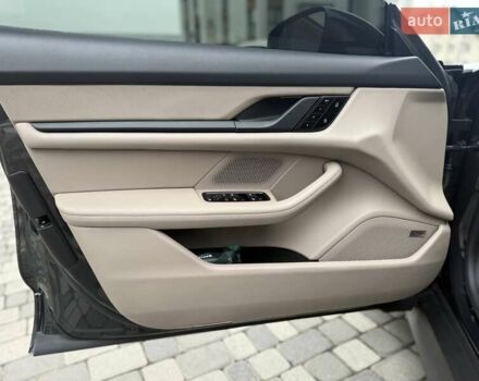 Серый Порше Тайкан, объемом двигателя 0 л и пробегом 53 тыс. км за 55000 $, фото 19 на Automoto.ua