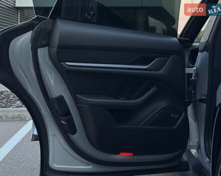 Серый Порше Тайкан, объемом двигателя 0 л и пробегом 82 тыс. км за 57500 $, фото 34 на Automoto.ua