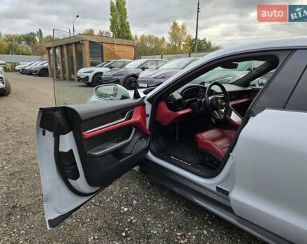 Серый Порше Тайкан, объемом двигателя 0 л и пробегом 89 тыс. км за 83888 $, фото 24 на Automoto.ua