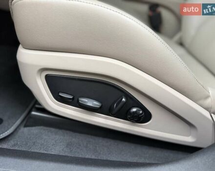 Серый Порше Тайкан, объемом двигателя 0 л и пробегом 53 тыс. км за 55000 $, фото 26 на Automoto.ua