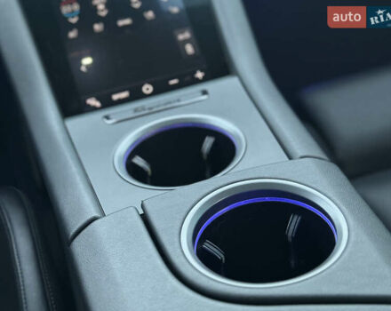 Серый Порше Тайкан, объемом двигателя 0 л и пробегом 82 тыс. км за 57500 $, фото 25 на Automoto.ua