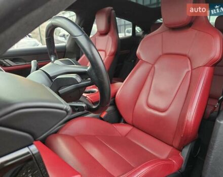 Серый Порше Тайкан, объемом двигателя 0 л и пробегом 89 тыс. км за 83888 $, фото 32 на Automoto.ua