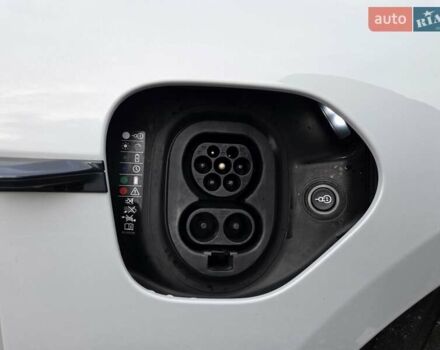 Серый Порше Тайкан, объемом двигателя 0 л и пробегом 89 тыс. км за 83888 $, фото 23 на Automoto.ua